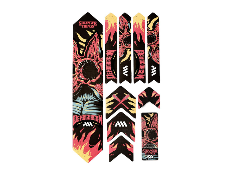 AMS X Stranger Things Demogorgon Black Background Extra Size outside the packaging