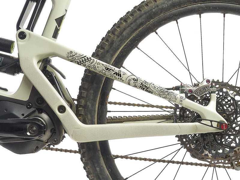 AMS X Velo Solutions Pump for Peace Frame Guard Extra in Black on the seat stay