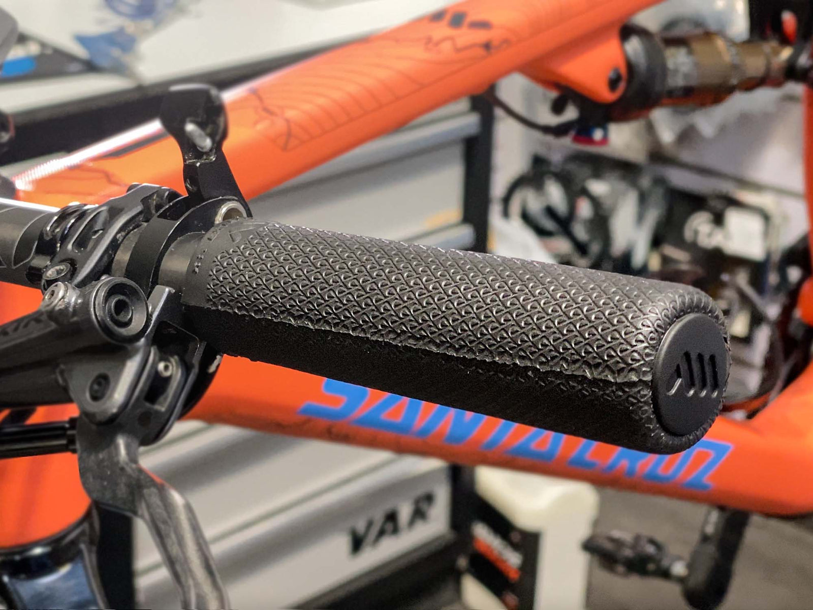 Extra light Black Grips Weight and performance by AMS